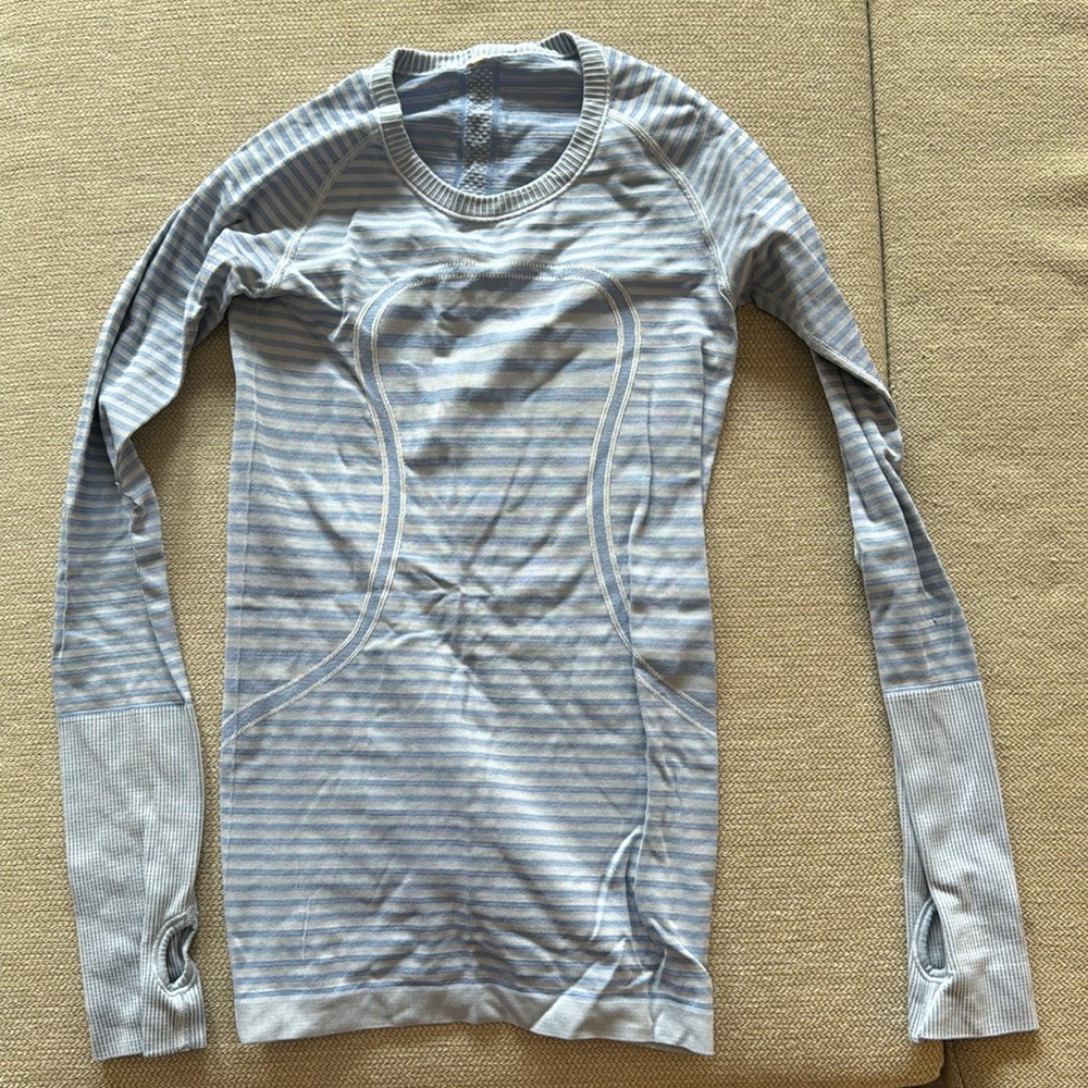 Lululemon long sleeved running top. Size 6. Women’s.
